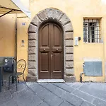 Casa San Paolino Dentro Le MuraElegant Flat Wifi E Selfcheckin